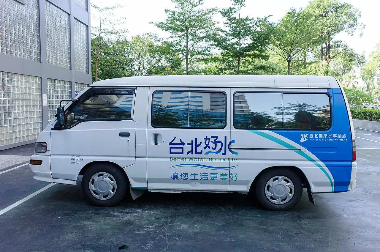 Mitsubishi Delica Space Gear / L400 fourth generation, side