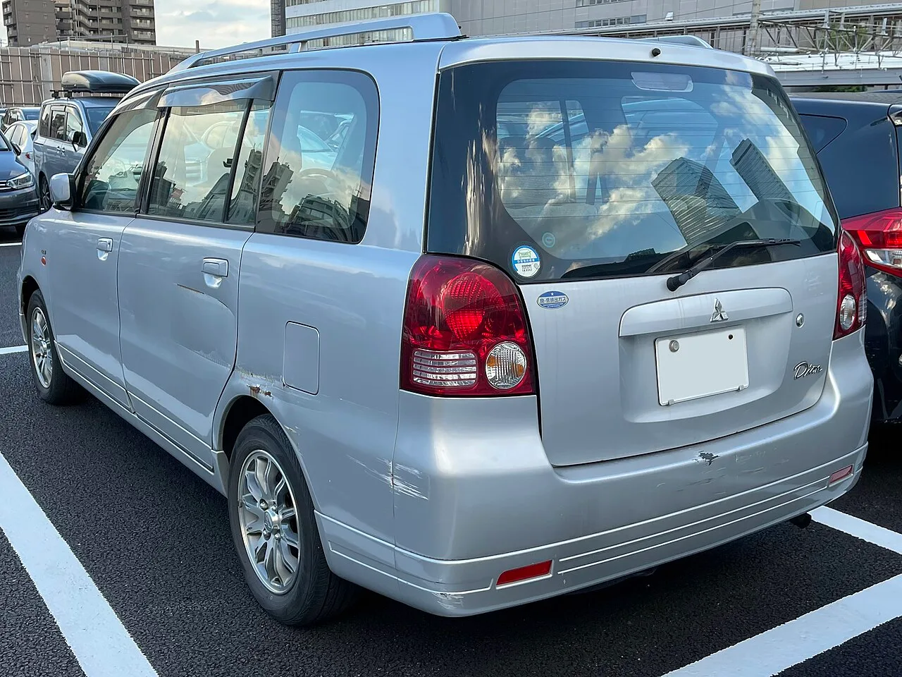 Mitsubishi Dion CR, rear
