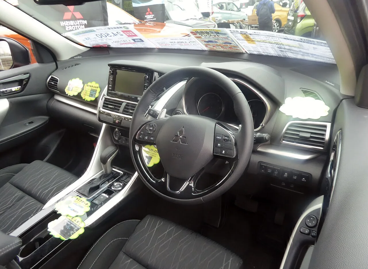 Mitsubishi Eclipse, interior