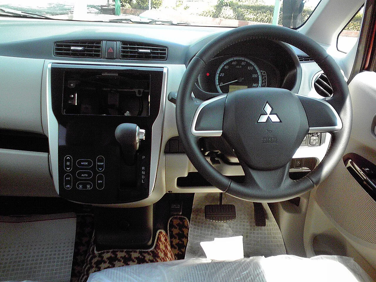 Mitsubishi eK Wagon third generation B11, interior