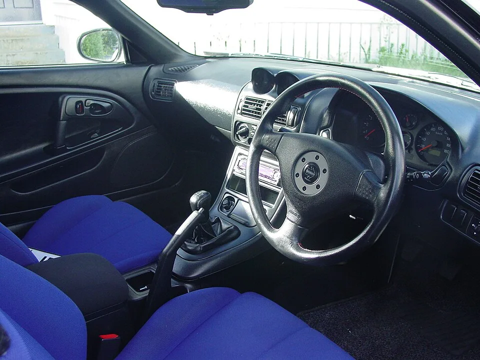 Mitsubishi FTO, interior