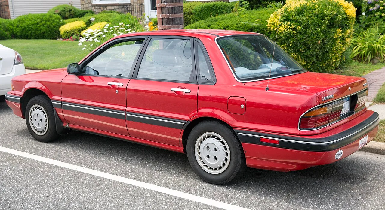 Mitsubishi Galant, rear