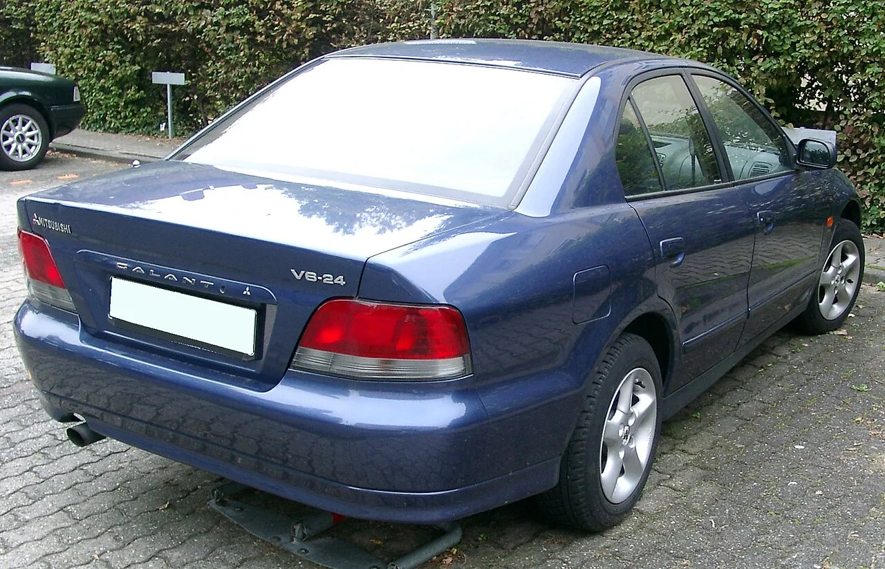 Mitsubishi Galant, rear