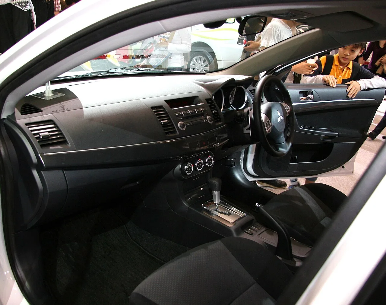 Mitsubishi Galant, interior