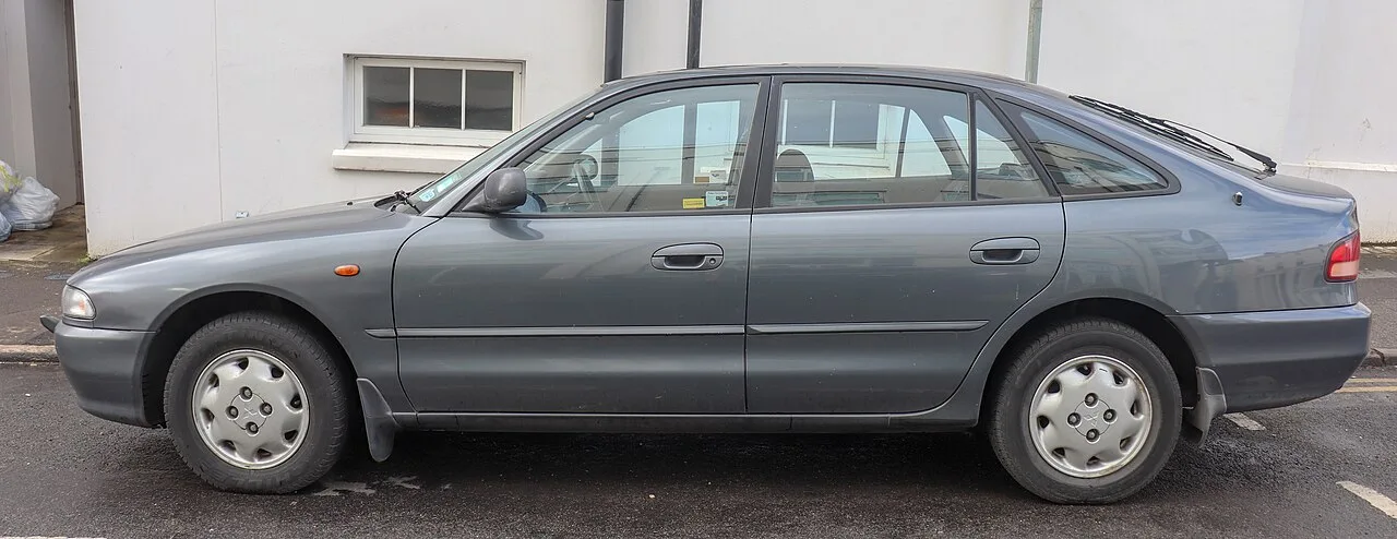 Mitsubishi Galant, side