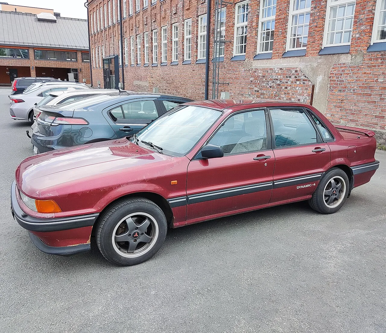 Mitsubishi Galant VR-4, side