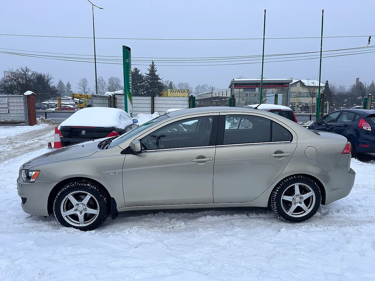 Mitsubishi Lancer, side