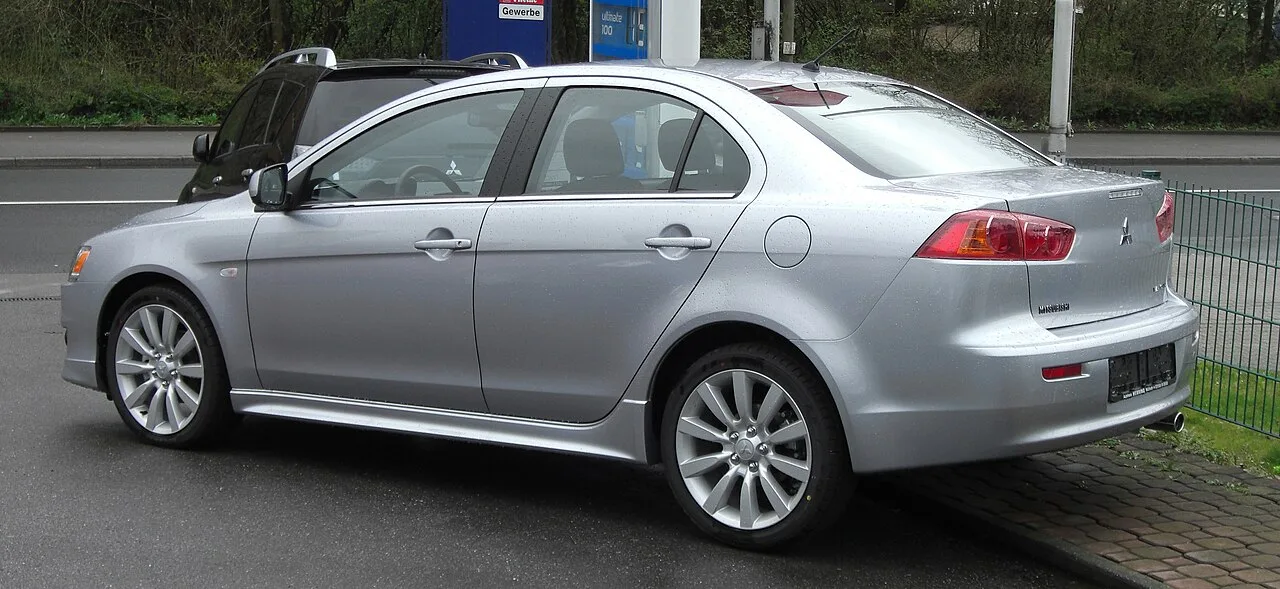 Mitsubishi Lancer A70, side