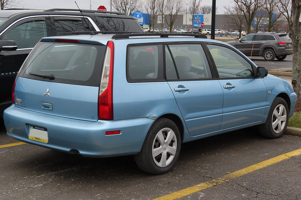 Mitsubishi Lancer, rear