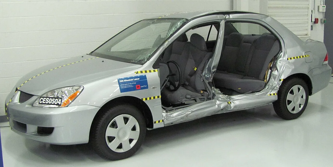 Mitsubishi Lancer, side