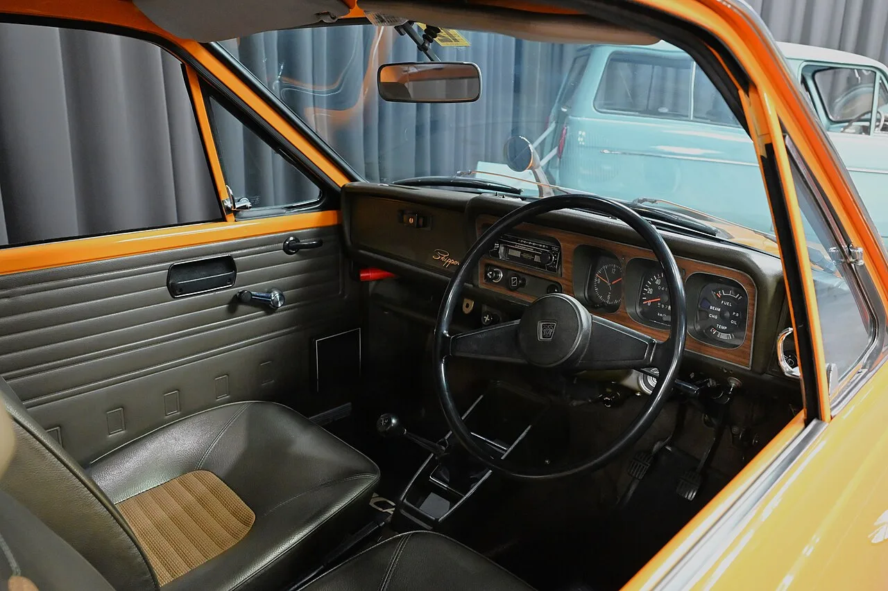 Mitsubishi Minica 70 / 71 A100–A106, interior