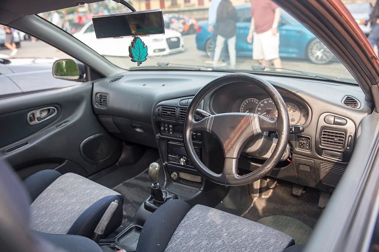 Mitsubishi Mirage, interior