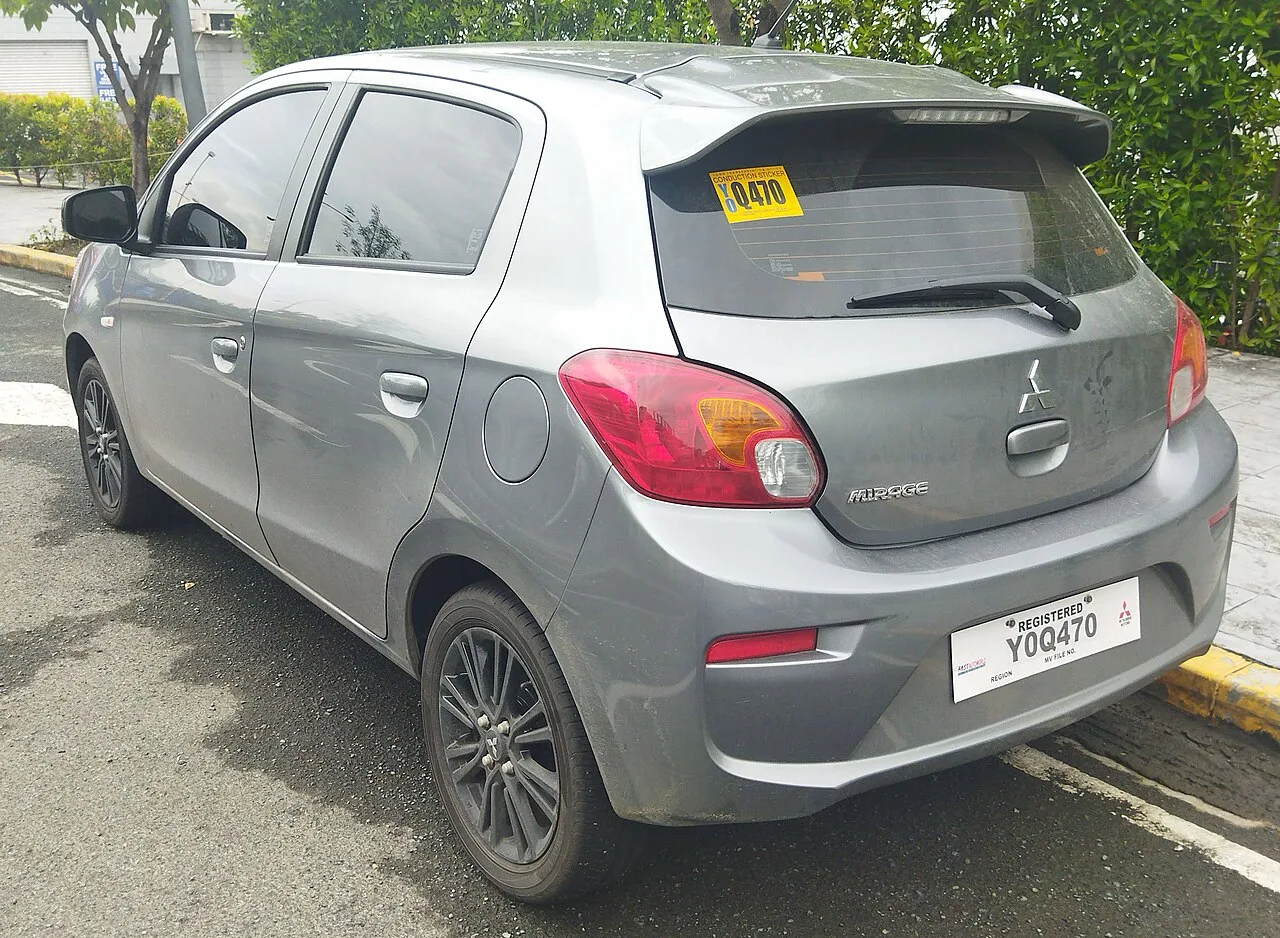 Mitsubishi Mirage, side