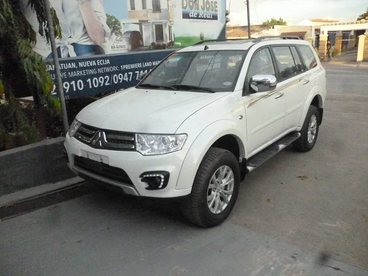 Mitsubishi Montero Sport, side
