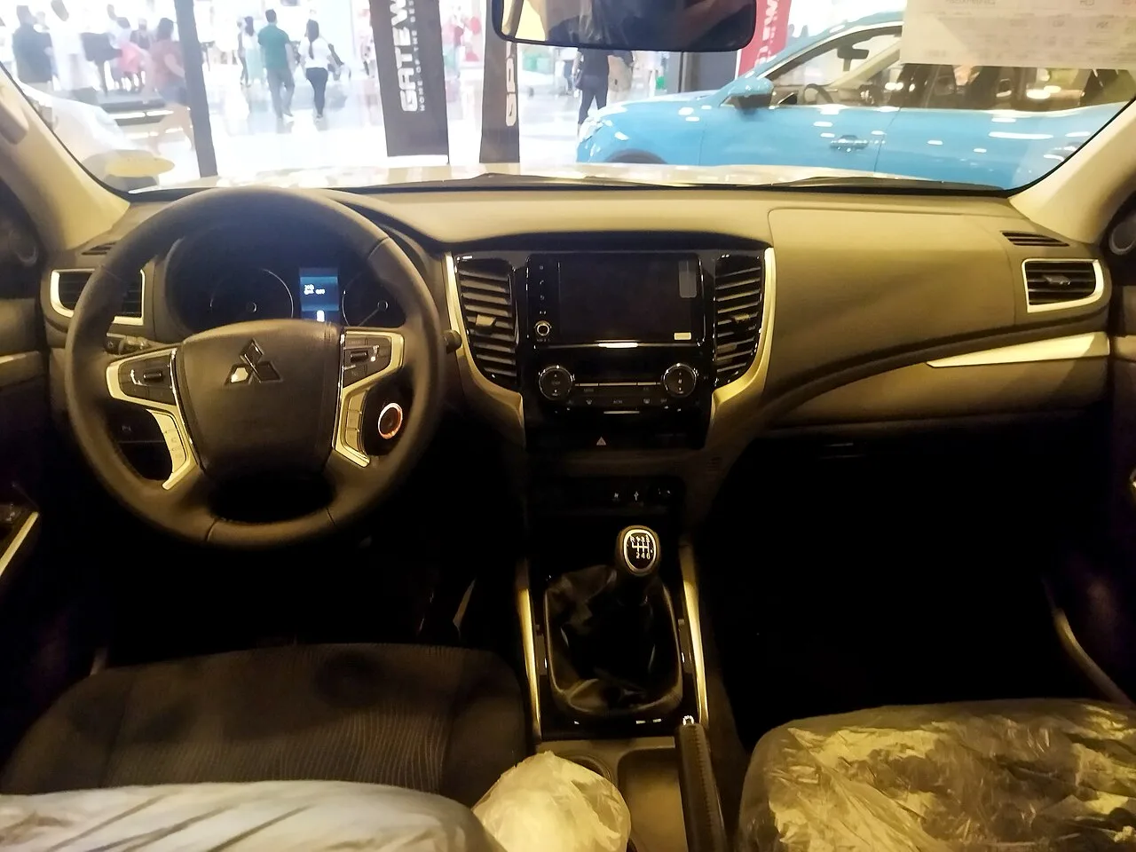 Mitsubishi Montero, interior