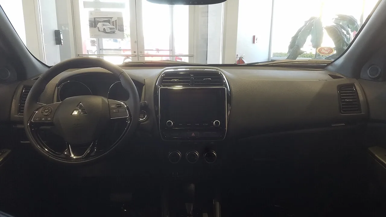 Mitsubishi Outlander, interior