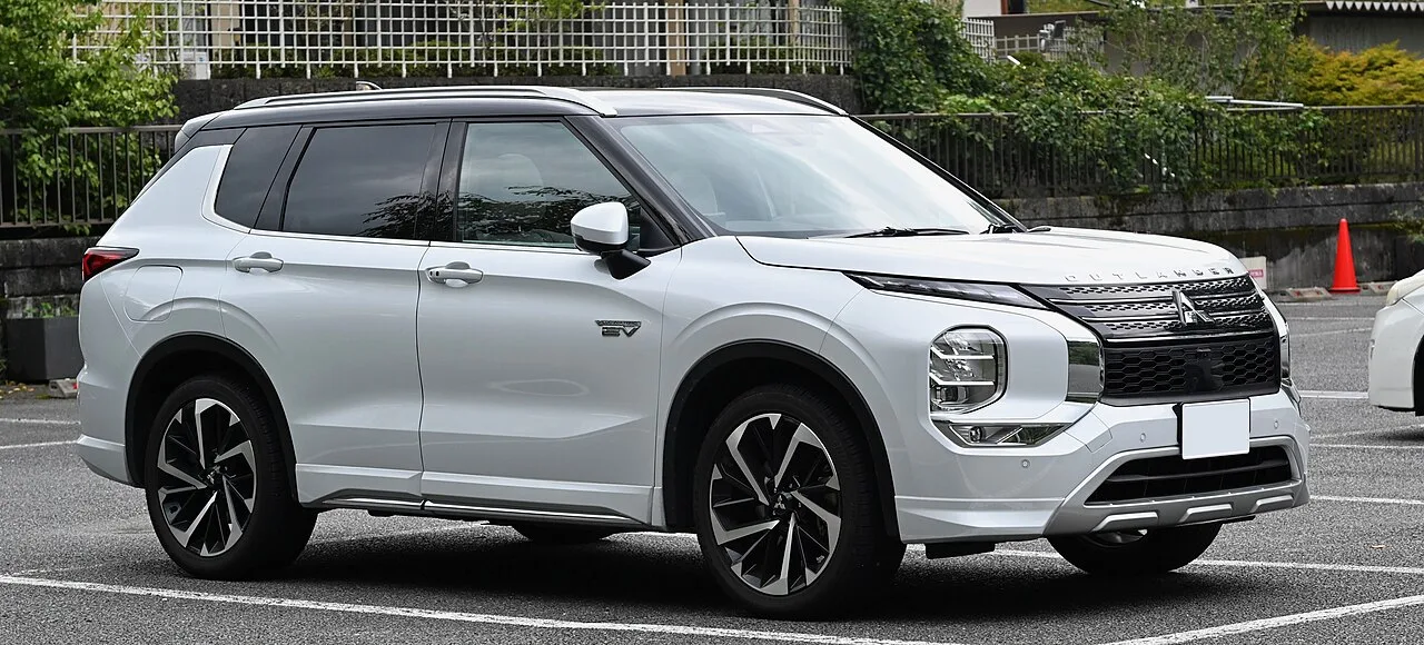 Mitsubishi Outlander, side