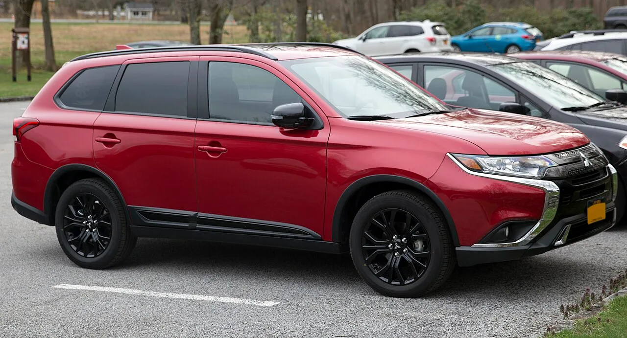 Mitsubishi Outlander, side