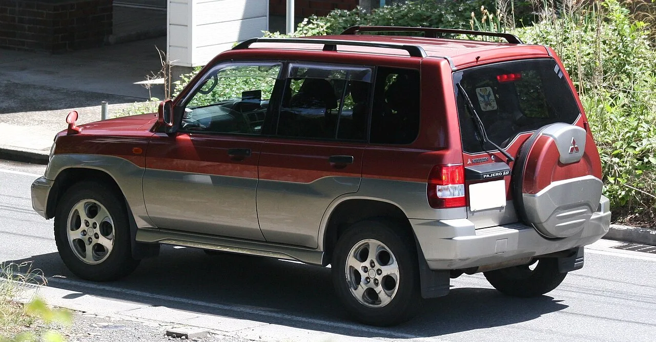 Mitsubishi Pajero iO / Pajero Pinin, rear