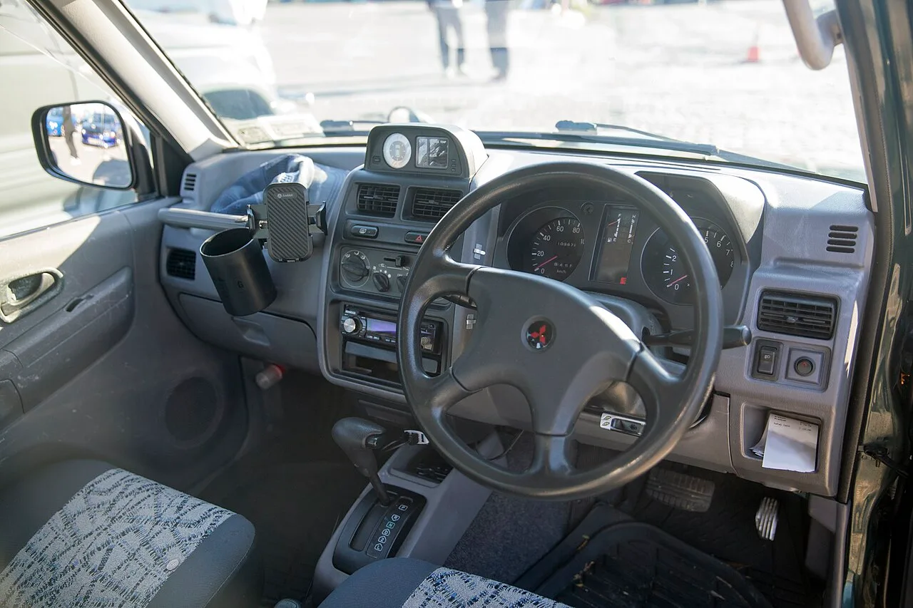 Mitsubishi Pajero Mini H51A / H56A, interior