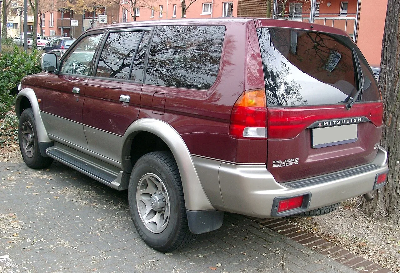 Mitsubishi Pajero Sport / Montero Sport / Challenger first generation K80, rear