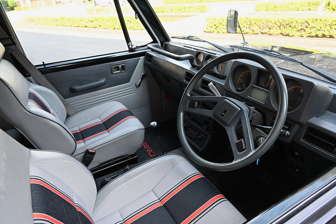 Mitsubishi Pajero first generation, interior
