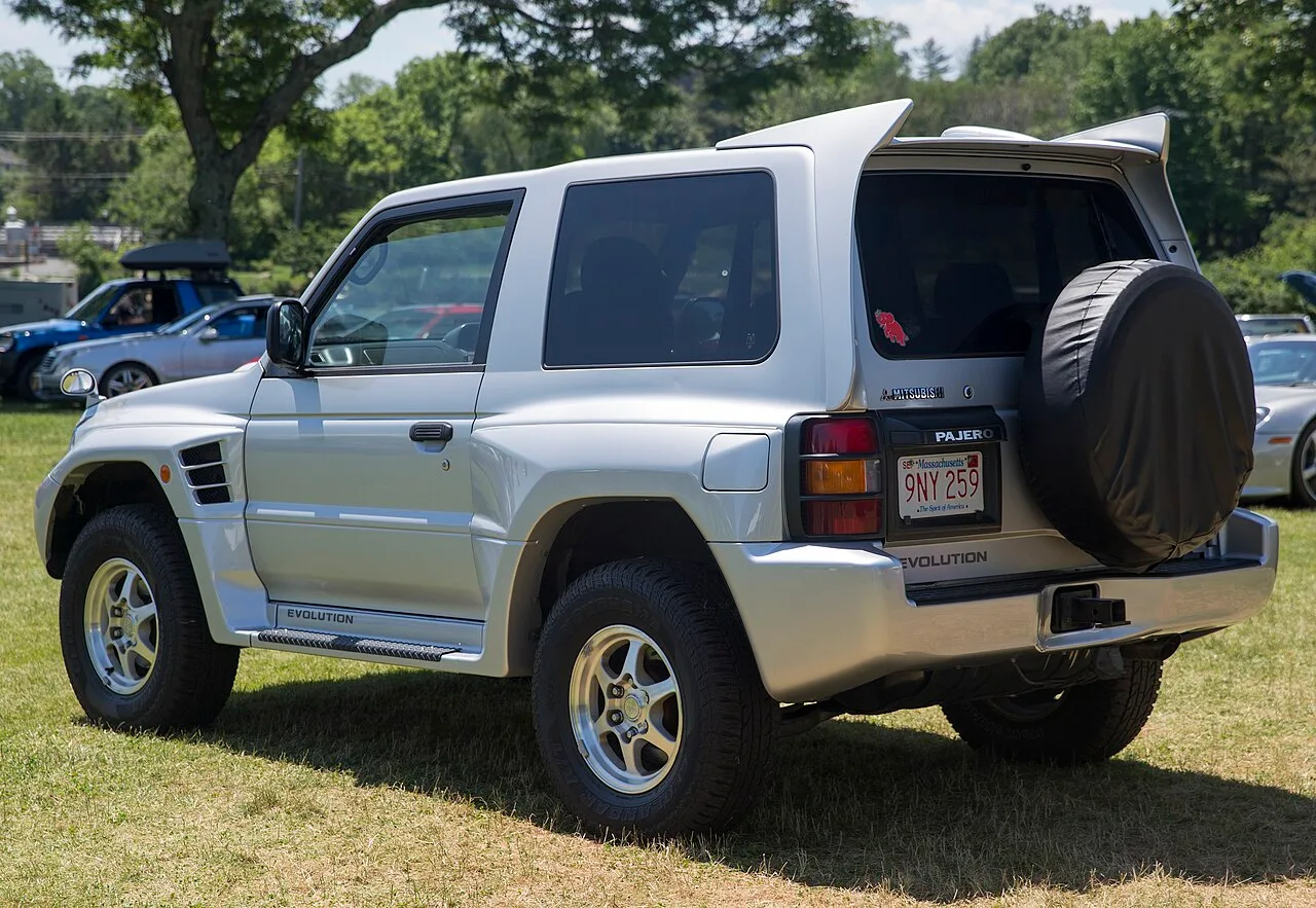 Mitsubishi Pajero Evolution V55W, rear