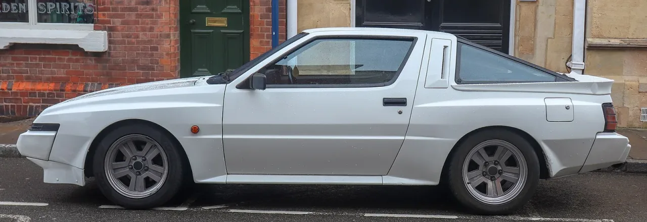 Mitsubishi Starion, side
