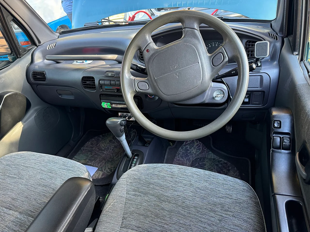 Mitsubishi Toppo first generation, interior