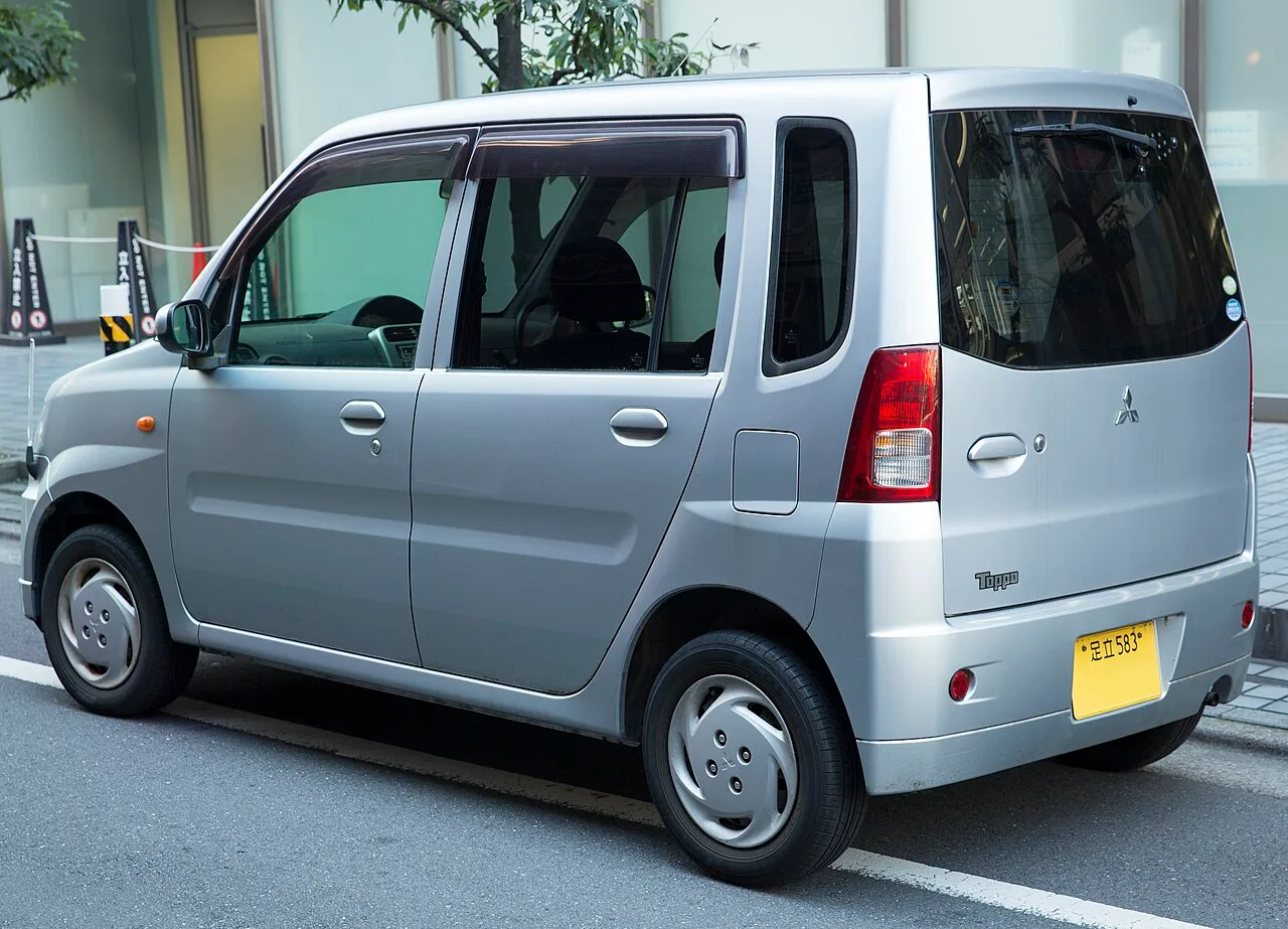 Mitsubishi Toppo H82A fourth generation, rear