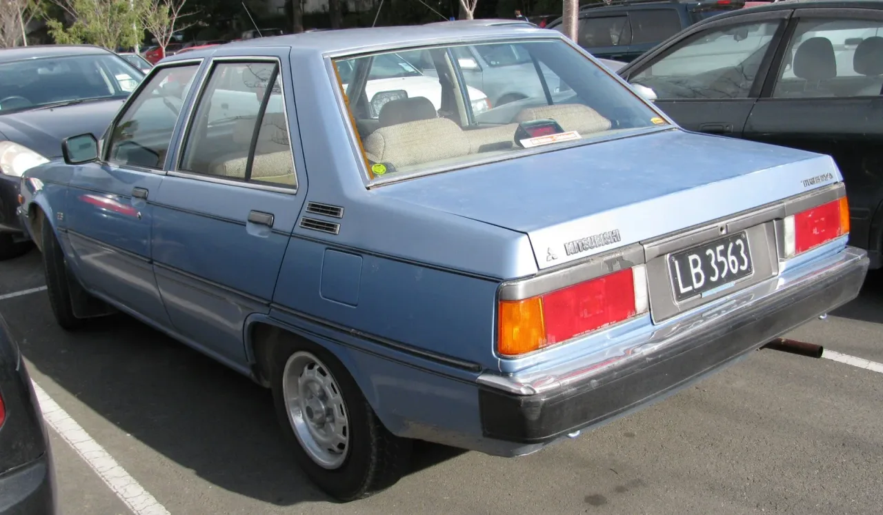 Mitsubishi Tredia, rear