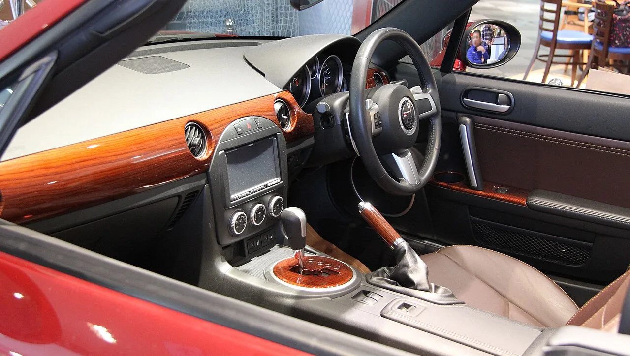 Mitsuoka Himiko first generation, interior