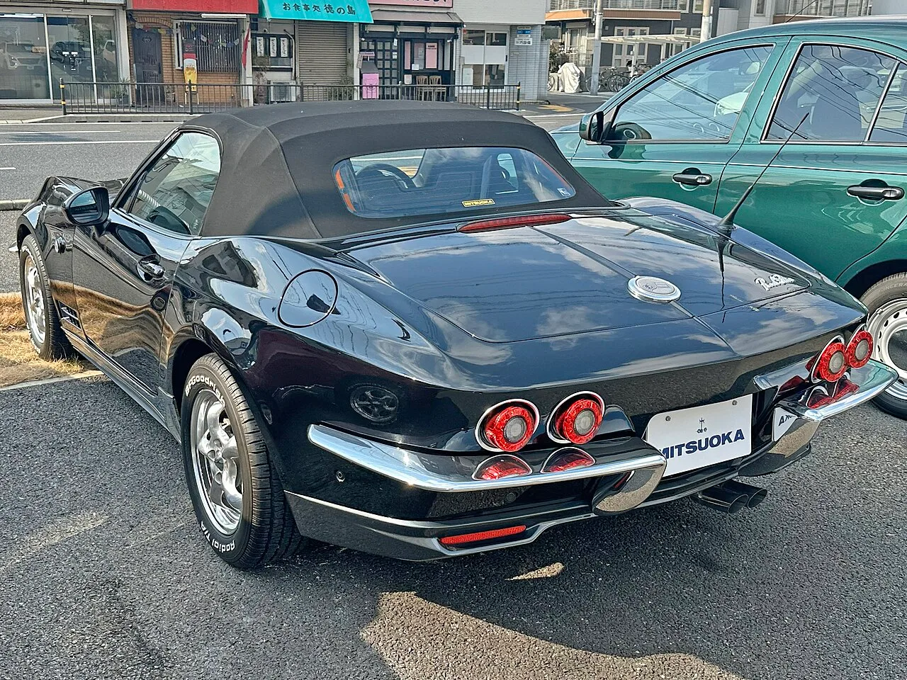 Mitsuoka Rock Star, rear