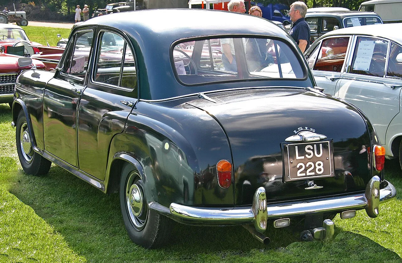 Morris Isis and Twenty-Five, rear