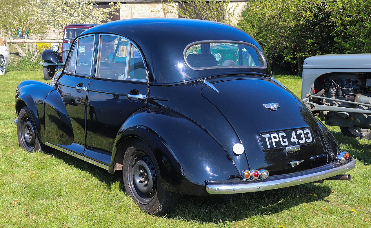 Morris Minor Series II, rear