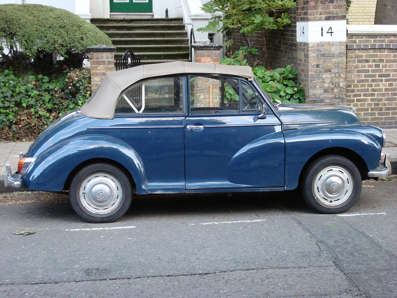 Morris Minor Series MM, side