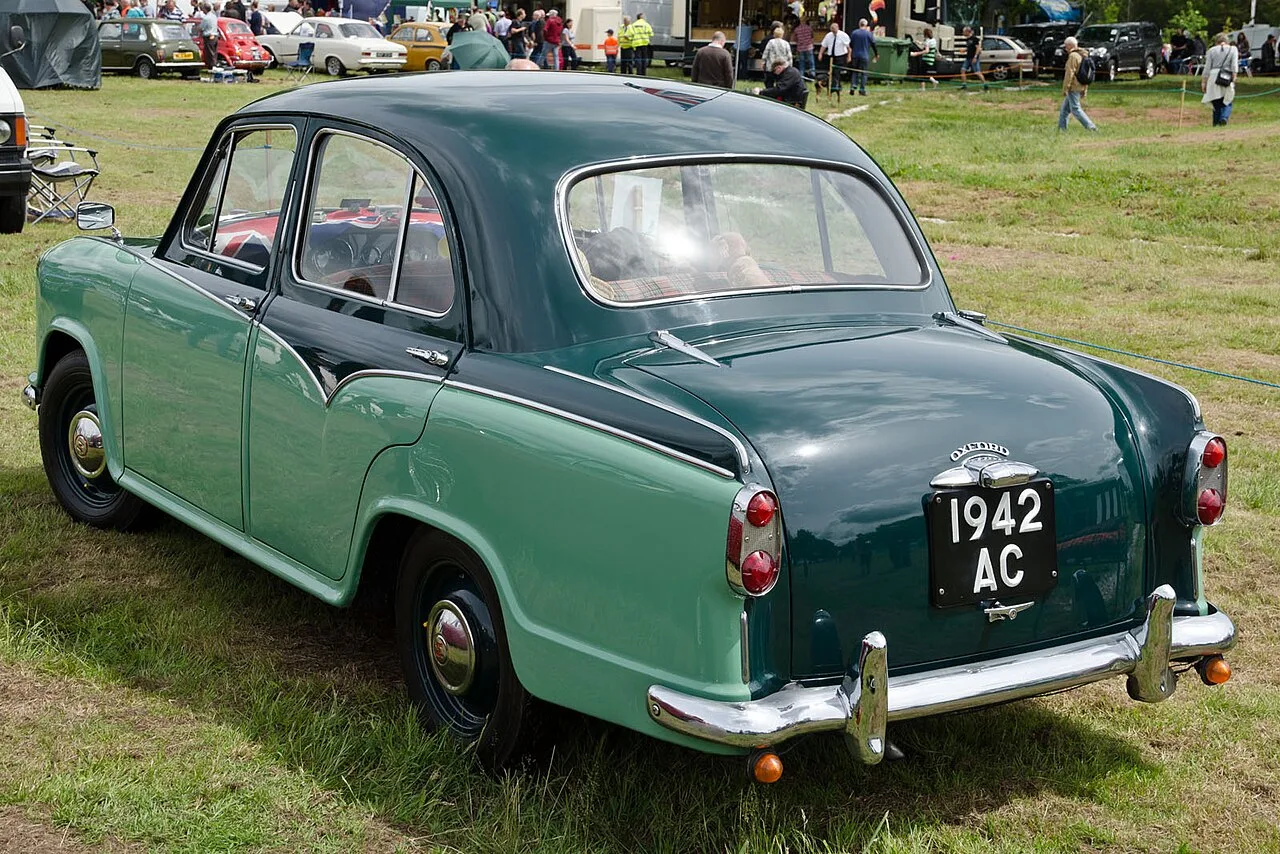 Morris Oxford Traveller Series IV, rear