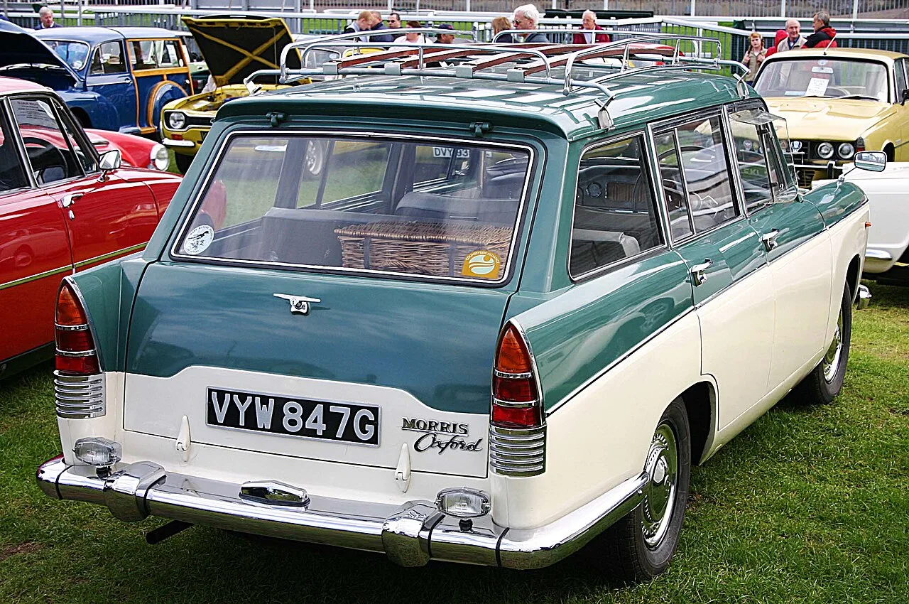 Morris Oxford Series V, rear