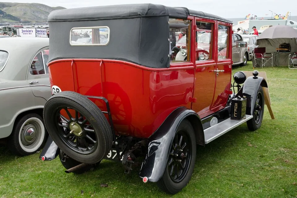 Morris Oxford Flatnose, rear