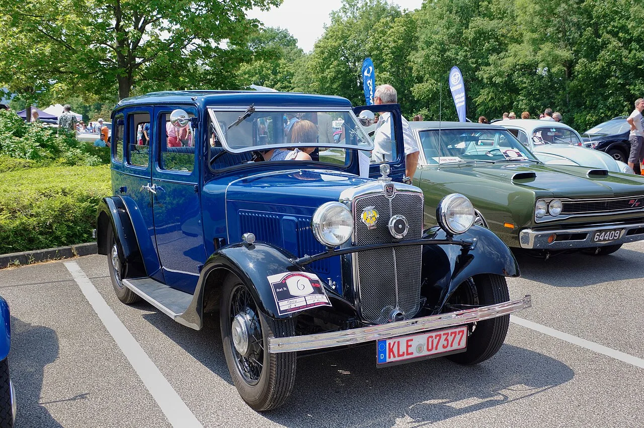 Morris Ten Six, interior