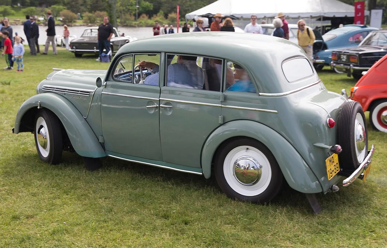 Moskvitch 400-420, rear