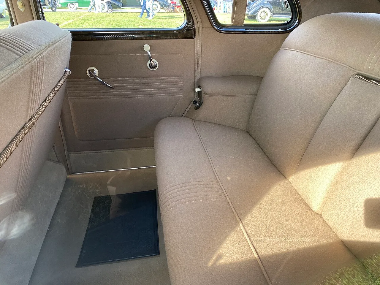 Nash Ambassador, interior