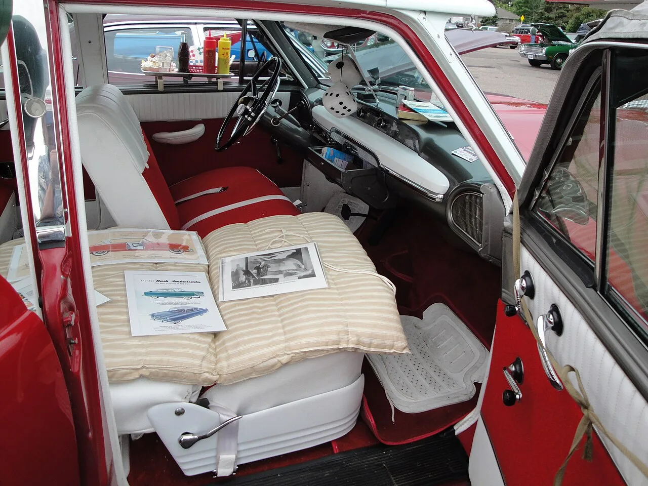 Nash Ambassador, interior