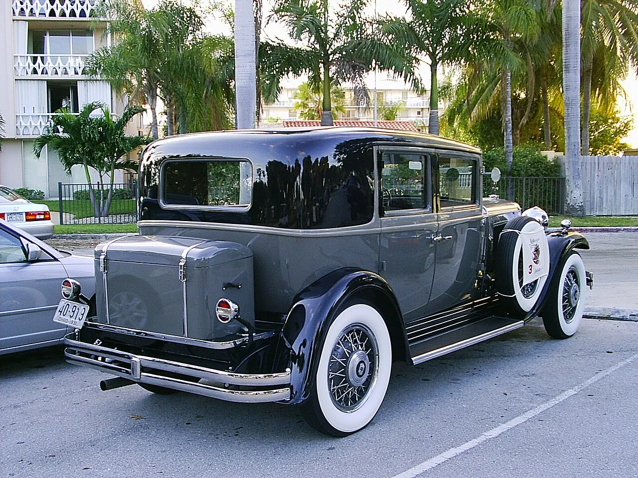 Nash Ambassador Eight, rear