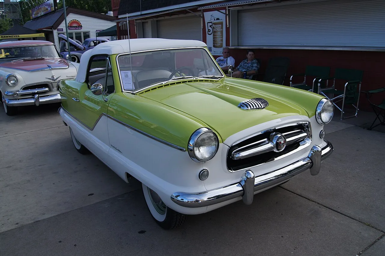Nash Metropolitan, side