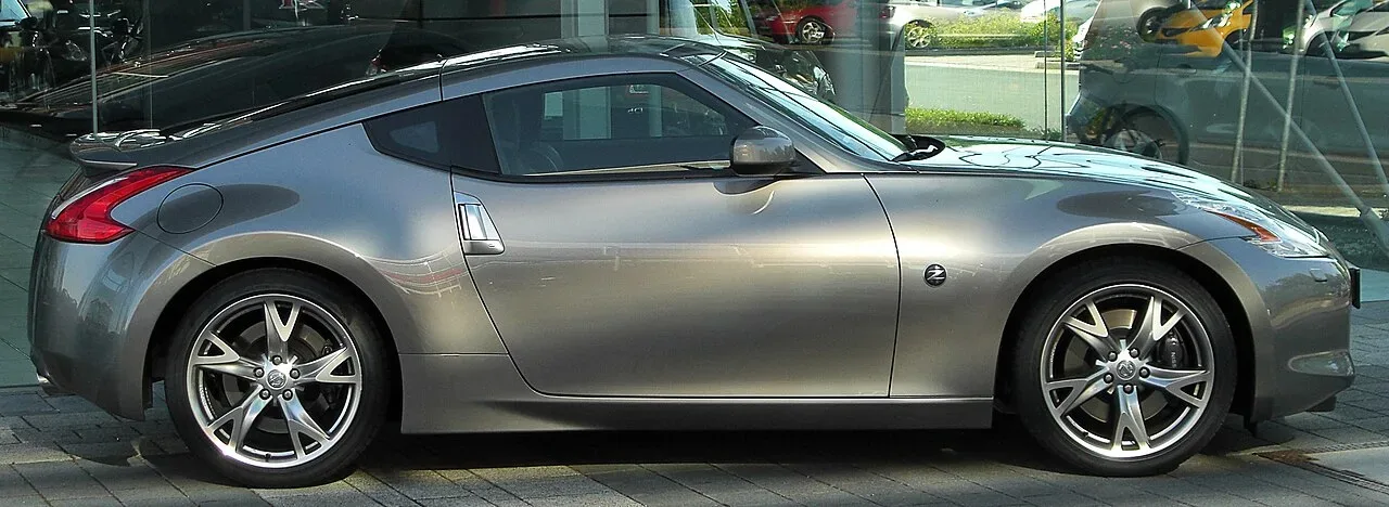 Nissan 370z, side