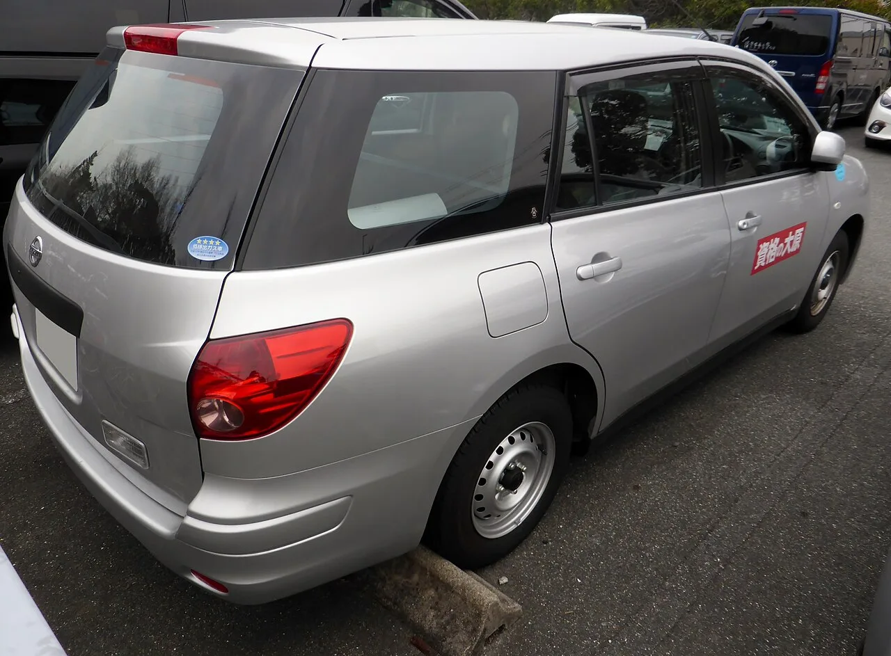 Nissan AD Van / Wingroad Y12, rear
