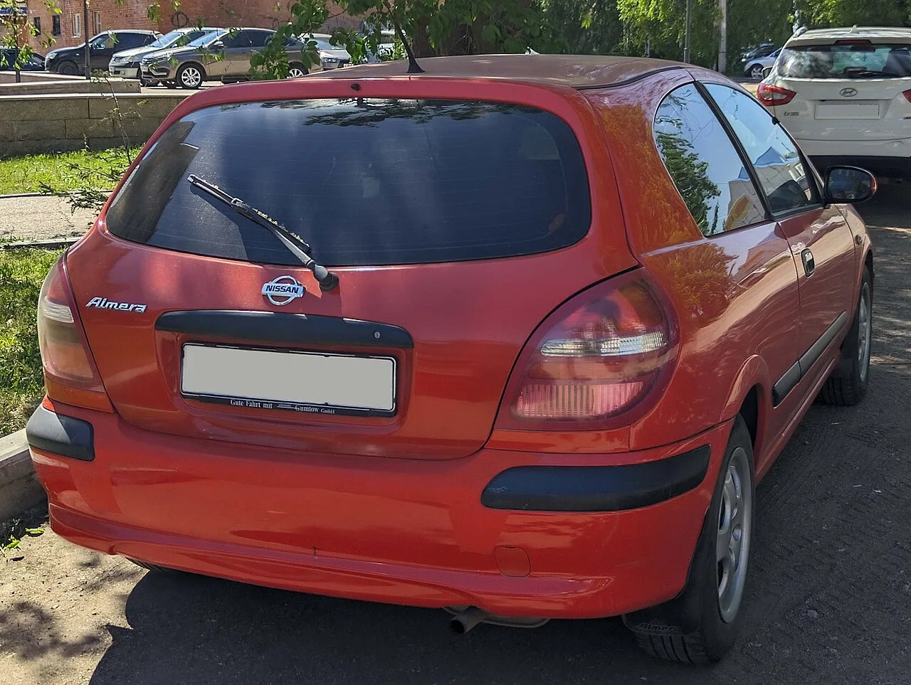Nissan Almera N16, rear