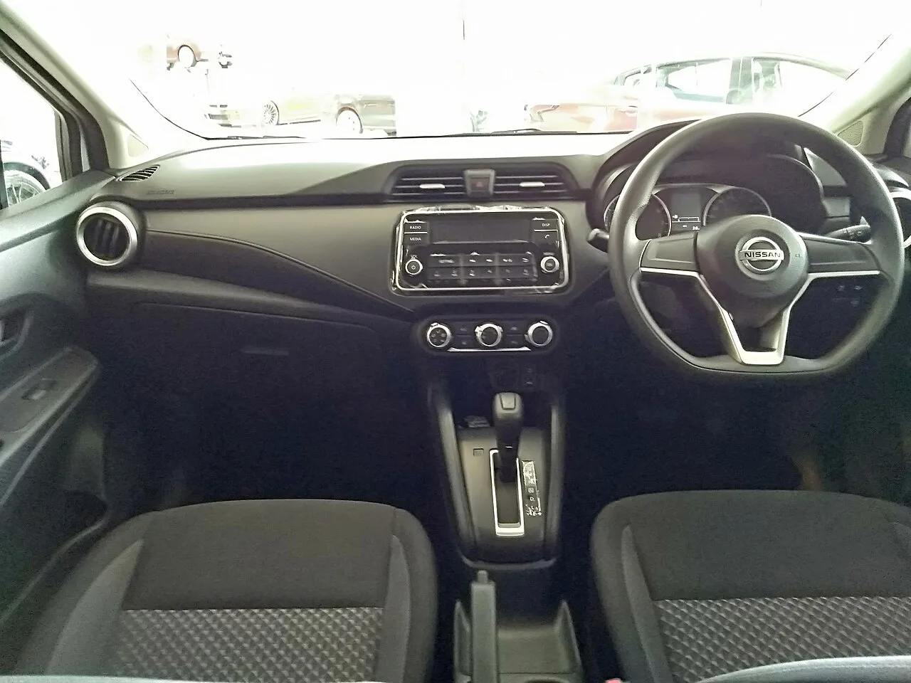 Nissan Almera N15, interior