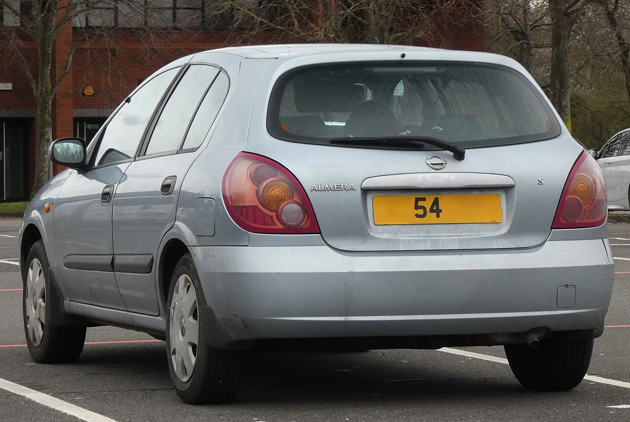 Nissan Almera N17, rear